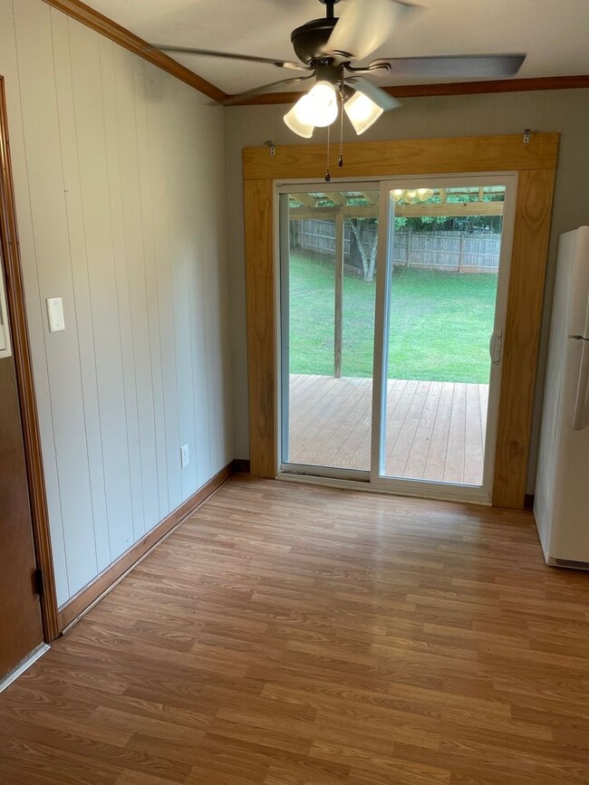 Building Photo - 2 bed, 1 bath house located in Siler City!