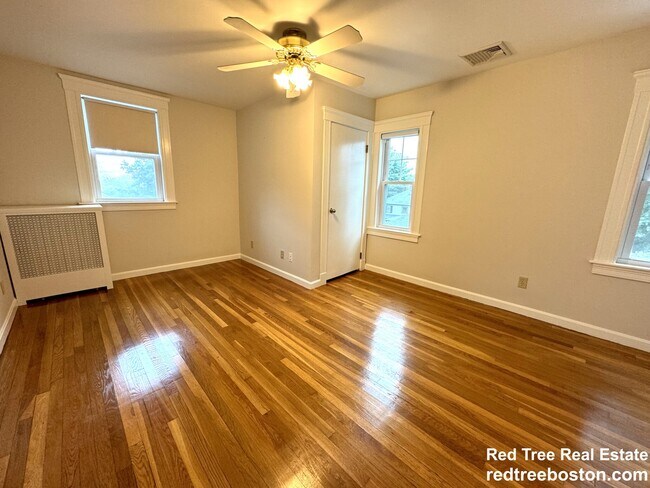 Building Photo - 46 Cerdan Ave
