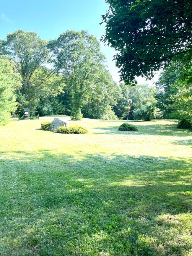 Building Photo - 67 Moodus Leesville Rd