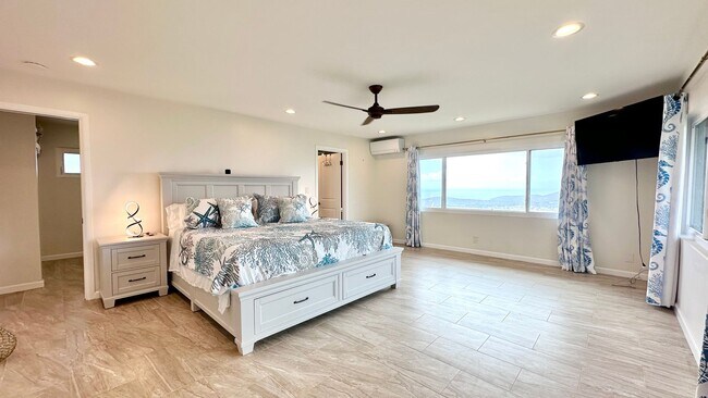 Building Photo - Fully Furnished 4 BD/3 BA Home in Mariner's Ridge!! Includes 1 Garage PRKG, W/D, Sep. Studio, & G...