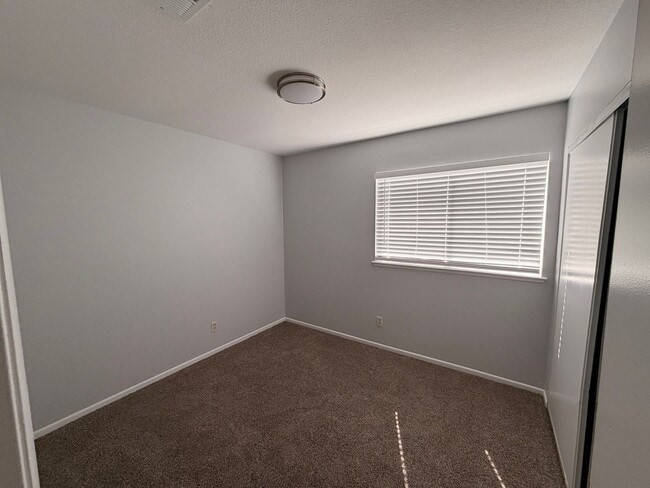 Building Photo - Welcome to this charming single-story home located in the Sunrise Manor!