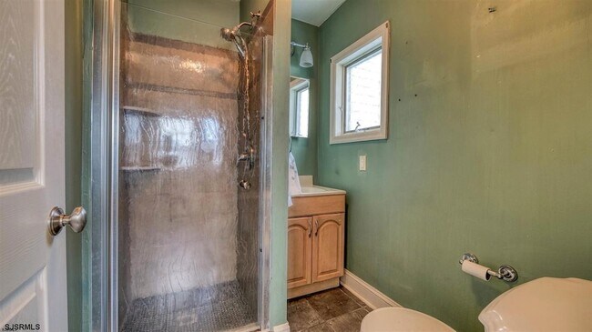 Building Photo - 403 Oak Ter