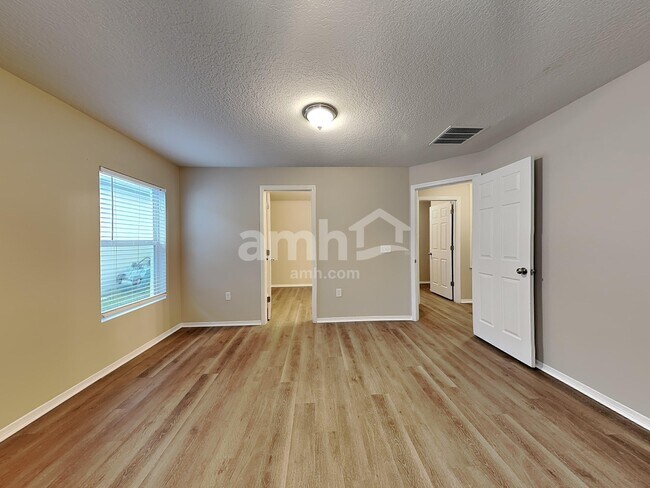 Building Photo - 7271 Wakeview Dr