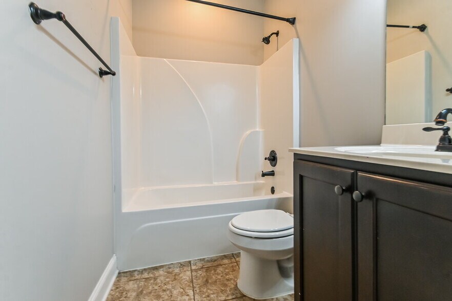 Building Photo - 2580 Woodcutter Dr