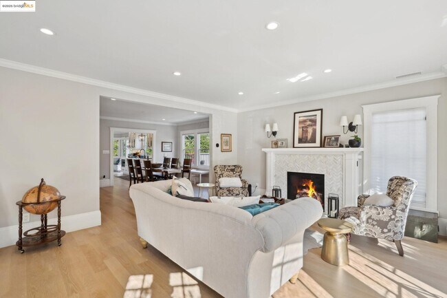 Building Photo - 946 Alma Pl