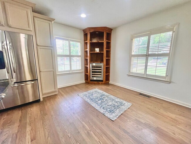 Building Photo - Updated Brookside Bungalow!