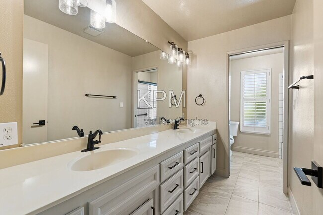Building Photo - 3342 Cove Cir