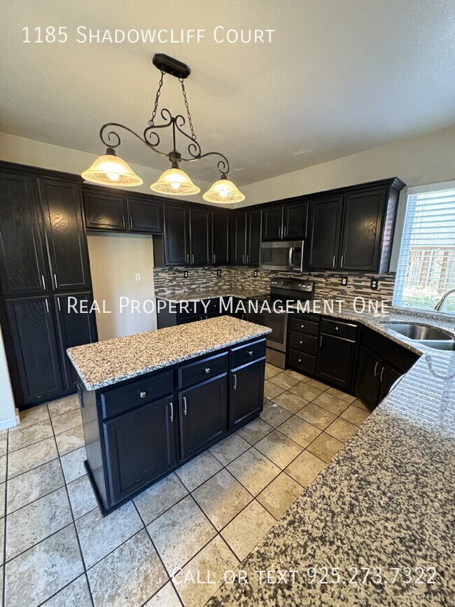 Building Photo - 1185 Shadowcliff Ct