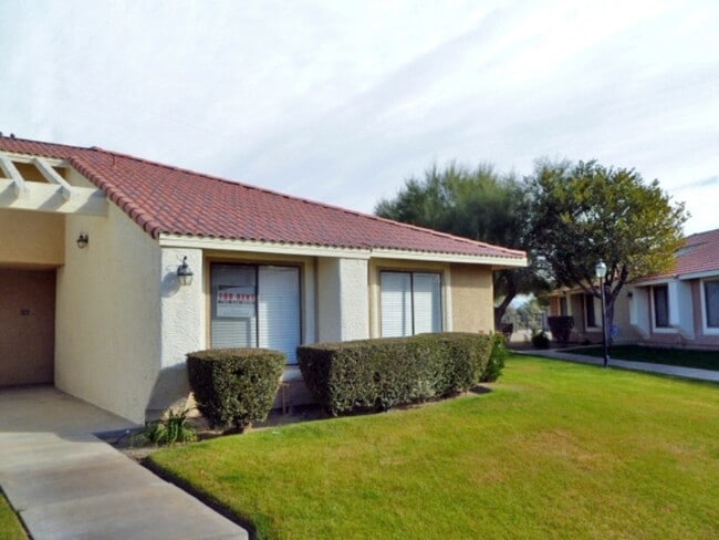 Building Photo - Palm Lake Villas Condo #130
