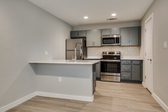 Building Photo - 3328 Cedarplaza Ln