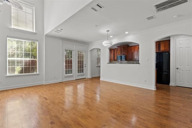 Building Photo - 4452 Jardin St
