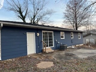 Building Photo - 111 Edgewood Dr