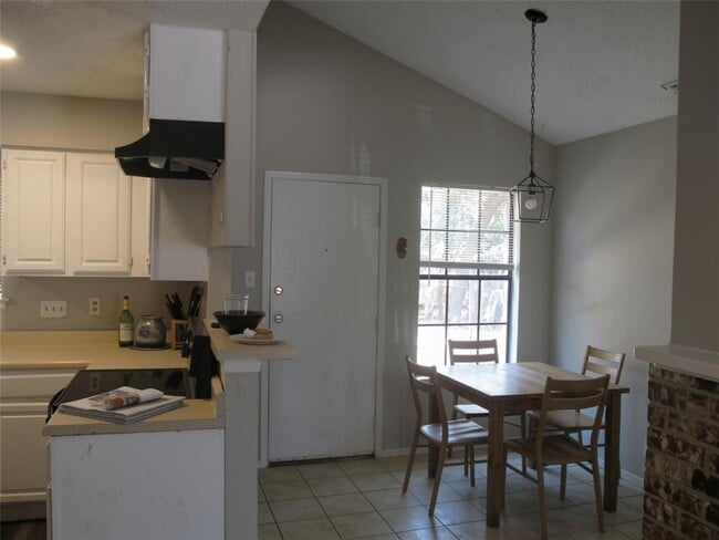 Building Photo - 509 Algerita Dr