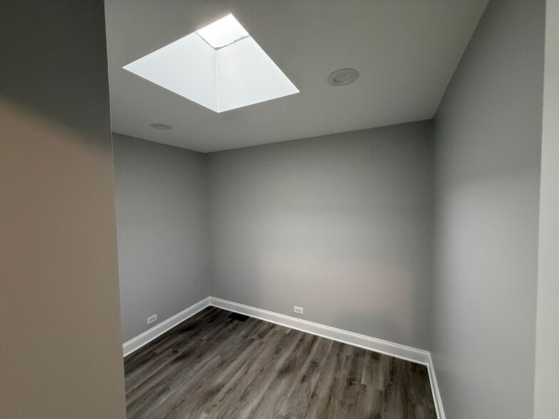 Building Photo - 744 W Gordon Terrace