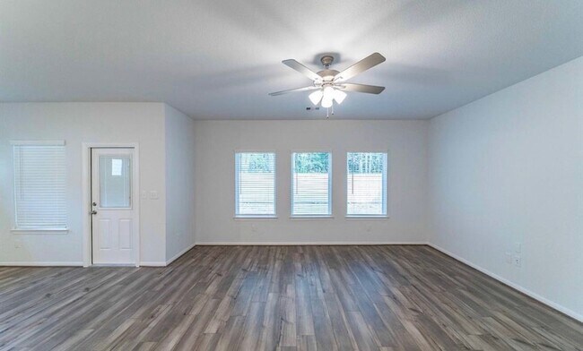 Building Photo - 14397 High Hl Dr