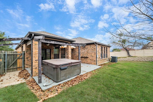 Building Photo - 1427 Sun Garden