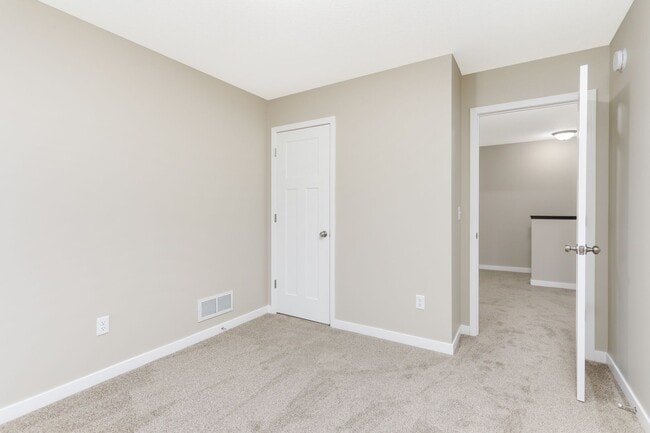 Building Photo - Enjoy where you rent! 3bd 3ba 2car garage townhome available now