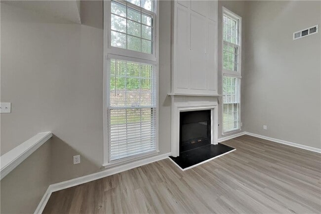 Building Photo - 2960 Binghampton Ln