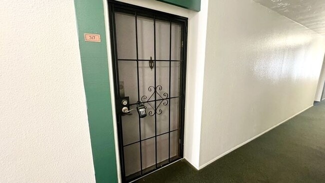 Building Photo - Charming 1-Bedroom Condo with Partial Bay Views & Summer Fireworks!