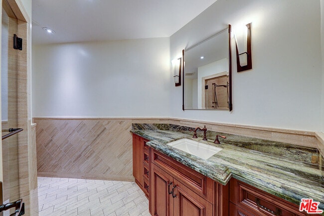 Building Photo - 209 S Anita Ave