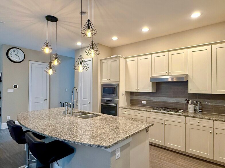 Building Photo - 8809 Ashbloom Ln