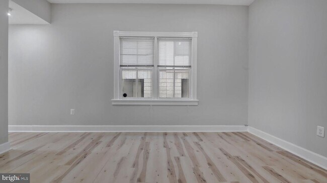 Building Photo - 816 1/2 8th St NE