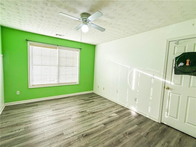 Building Photo - 2959 Belfaire Crest Ct