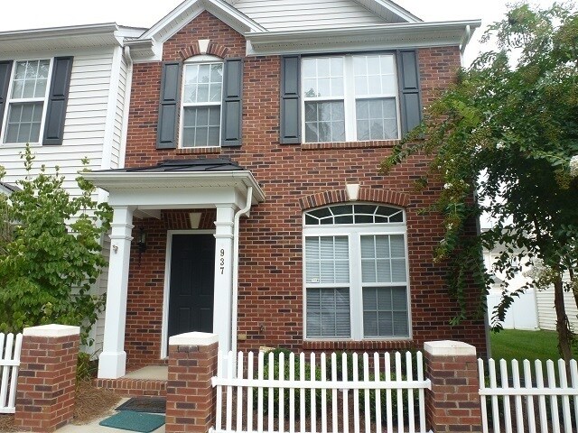 Primary Photo - Exclusively Offered by Muse Realty, LLC
