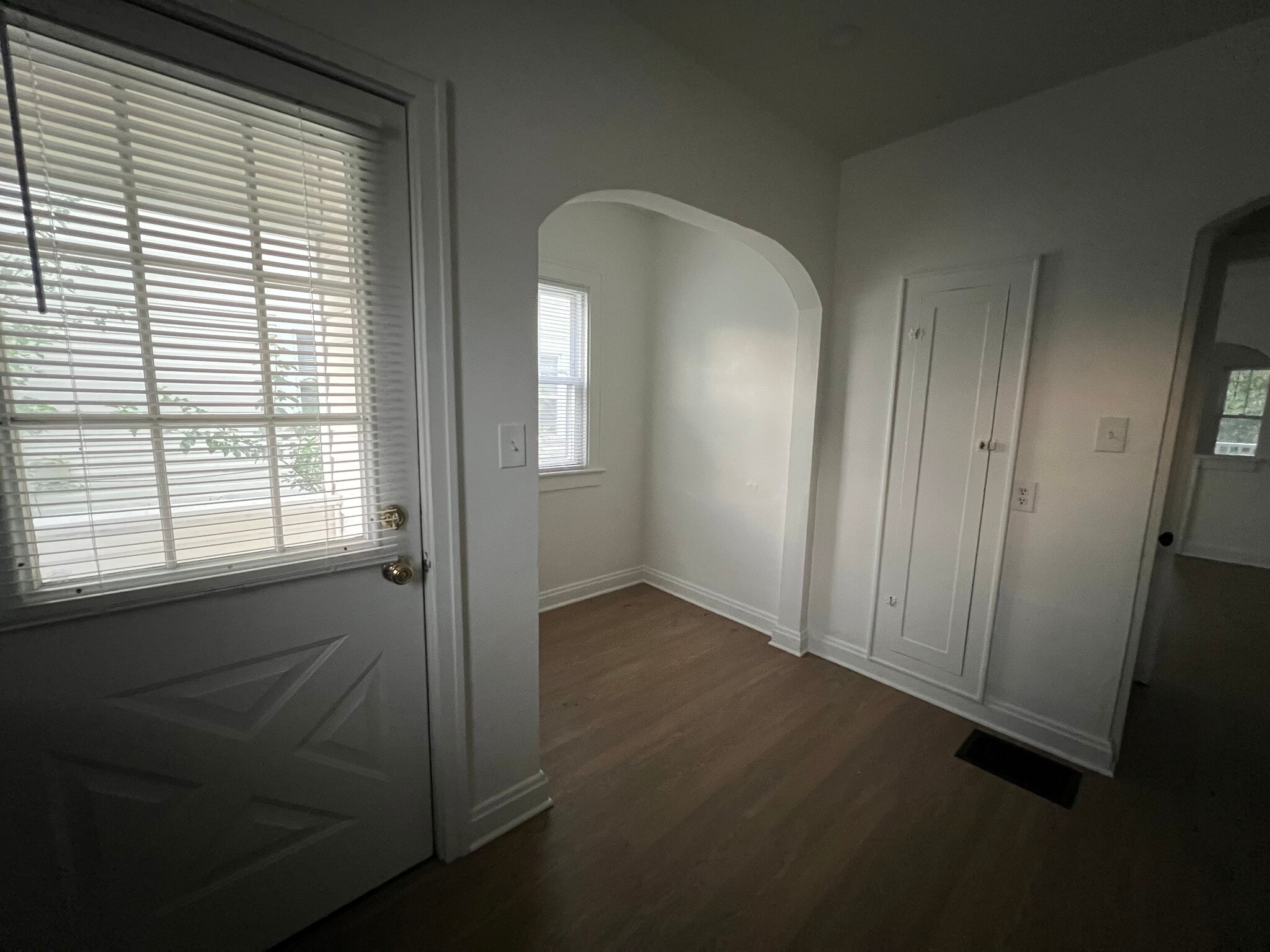 Breakfast nook - 897 Thomas Rd