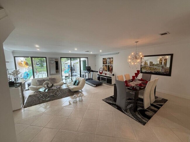 Building Photo - 12394 Westhampton Cir