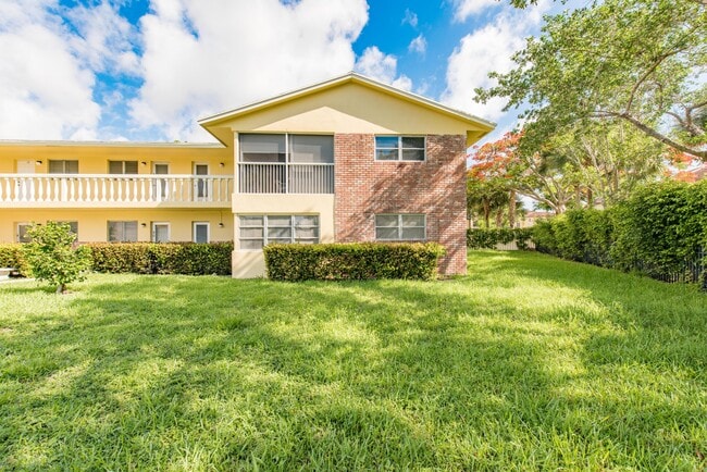 Building Photo - 125 W Hidden Valley Blvd