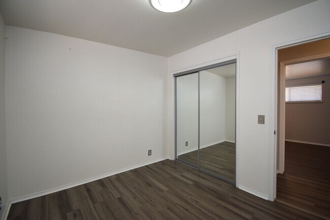 Building Photo - Updated and Charming 3 Bed Home with Fiber Internet & New Appliances!!!