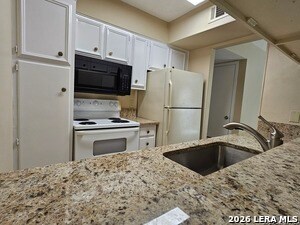 Building Photo - 8702 Village Dr