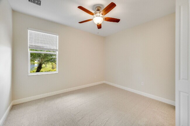 Building Photo - Loren Cove Villa