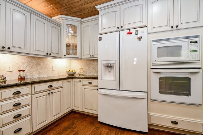 Building Photo - 922 Chantilly Ln