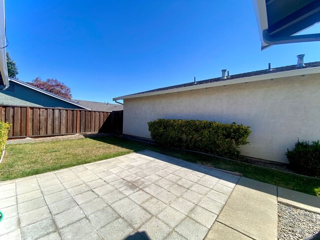 Building Photo - Homey 3-Bedroom 2-Bathroom Home for Rent -...