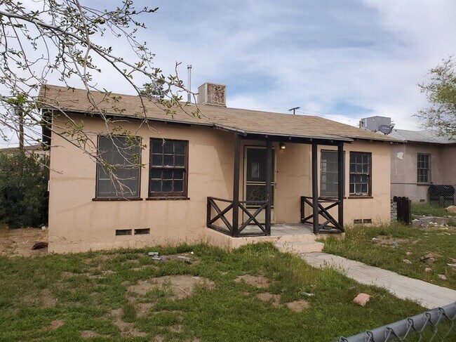 Building Photo - 641 Nancy St