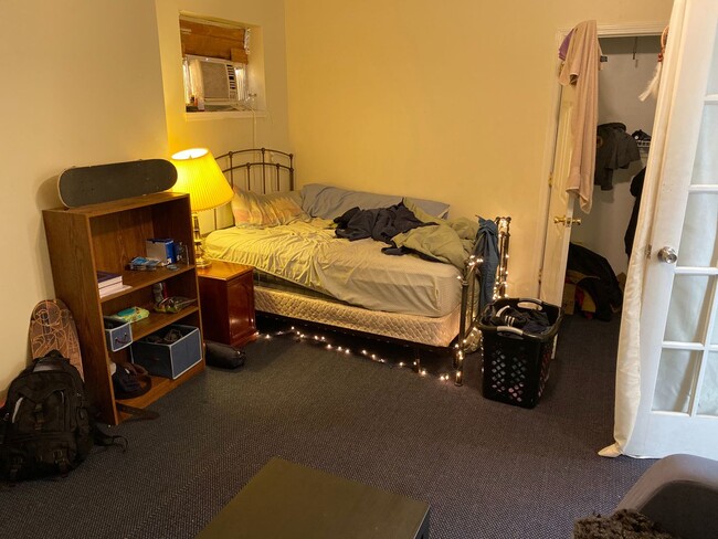 Building Photo - 303 Warner St