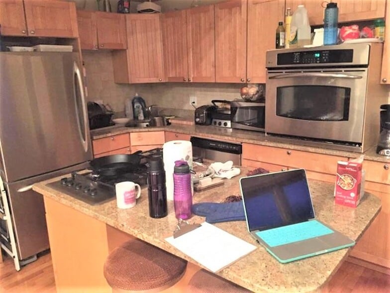 Building Photo - 166 Pearl St