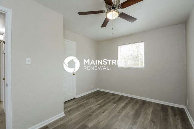 Building Photo - 3 Bedroom Pet-Friendly Home in TUCSON, AZ with Main Street Renewal