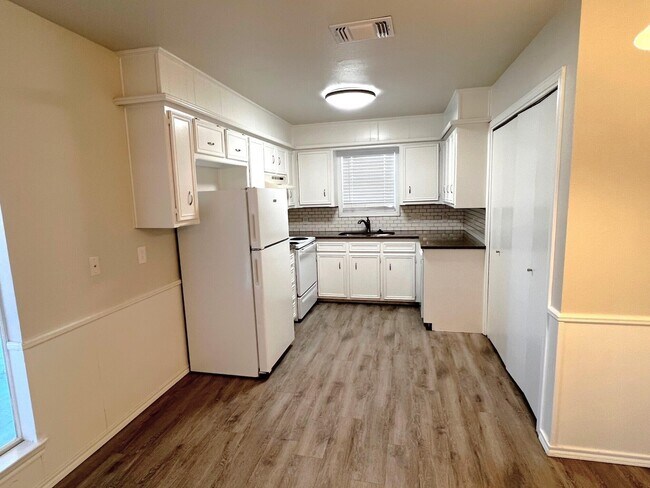 Building Photo - 7504 Avenue W