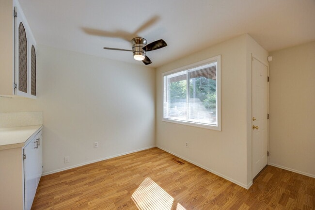 Building Photo - Charming House For Rent in Burien! Full Si...