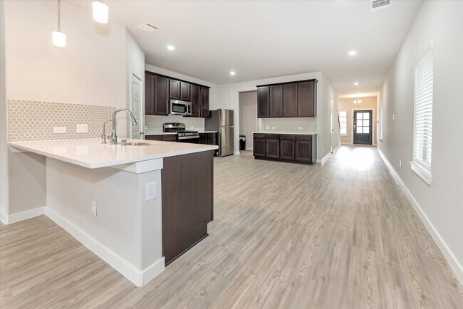 Building Photo - 10651 Whitejacket