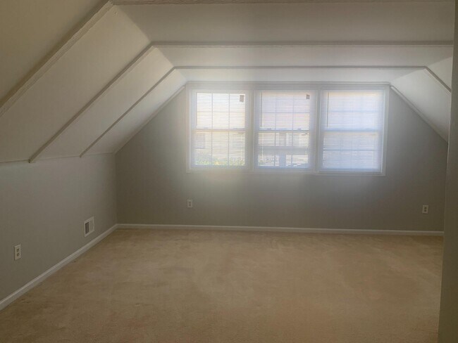 Building Photo - 13217 Poplar Tree Rd