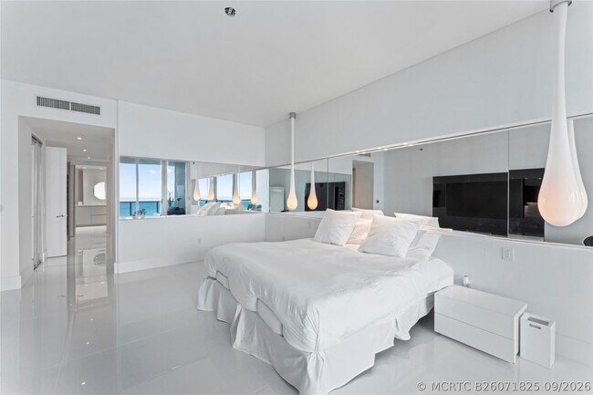 Building Photo - 5959 Collins Ave