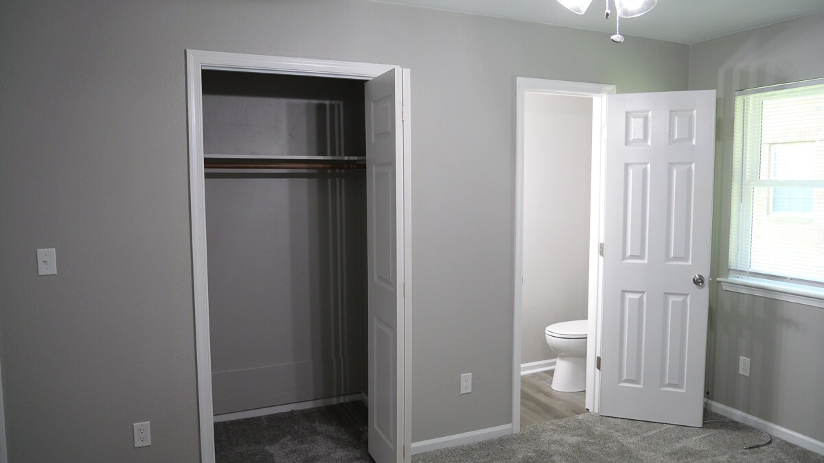 Building Photo - 6021 Camellia Dr