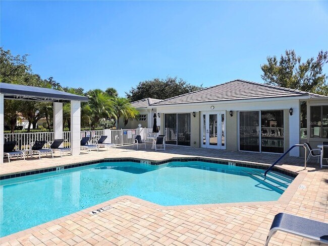 Building Photo - 835 Chalmers Dr