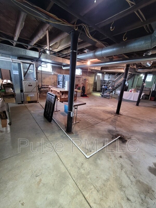 Building Photo - 204 E 26th St