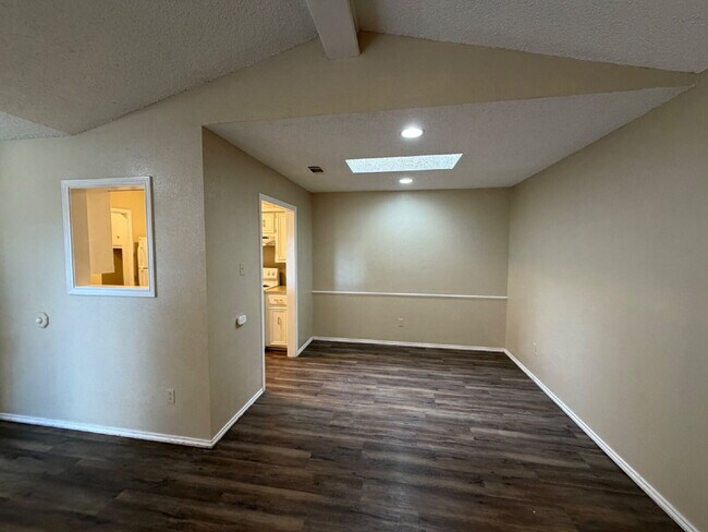 Building Photo - Townhome Located In Shadow Hills Near Take-Out, Walmart & Minutes from W. Loop 289 Access!