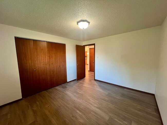 Building Photo - Fully Remodeled 2 BD - Water Included